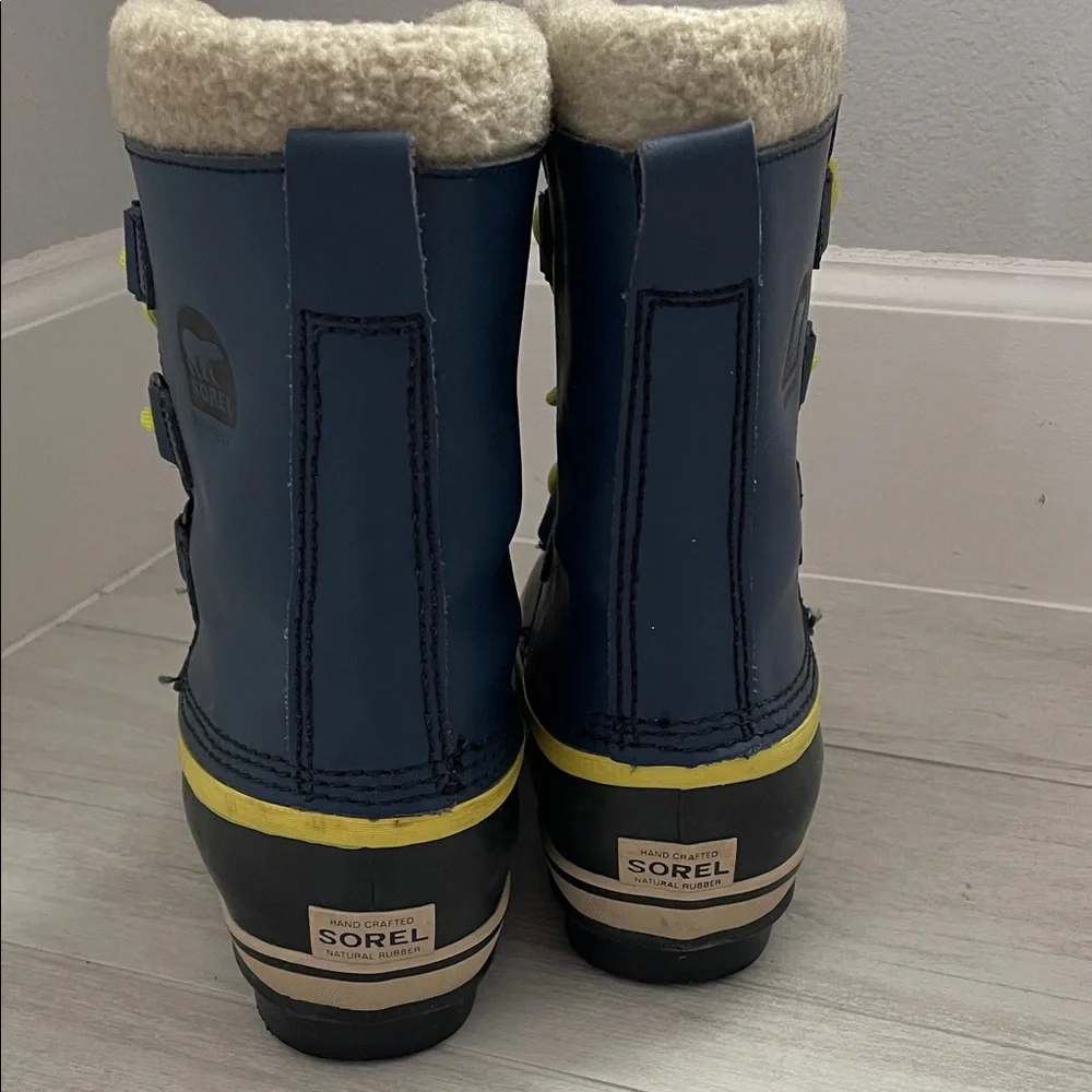 Sorel Kids Snow Boots - Navy and Lime size 4